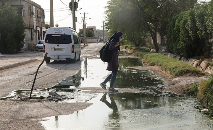 (تصاویر) معضل فاضلاب در مناطق محروم آبادان