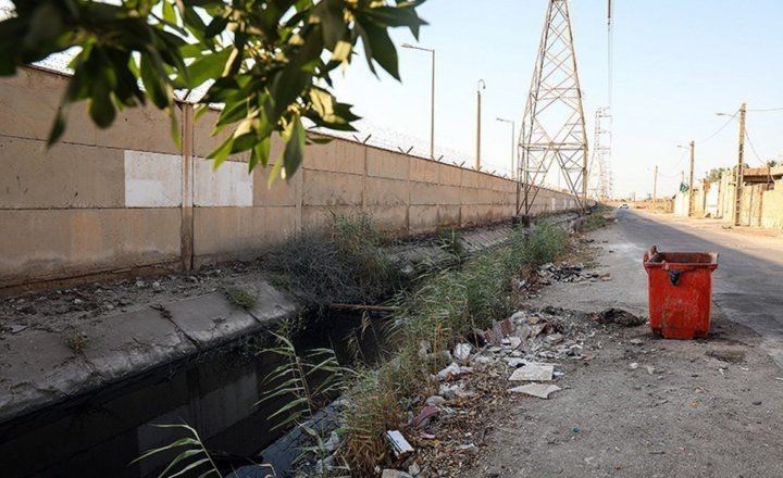 (تصاویر) معضل فاضلاب در مناطق محروم آبادان