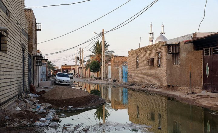 (تصاویر) معضل فاضلاب در مناطق محروم آبادان