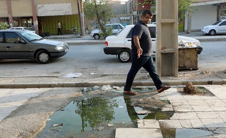 (تصاویر) معضل فاضلاب در مناطق محروم آبادان