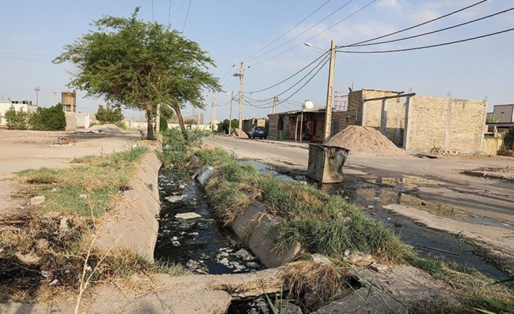 (تصاویر) معضل فاضلاب در مناطق محروم آبادان