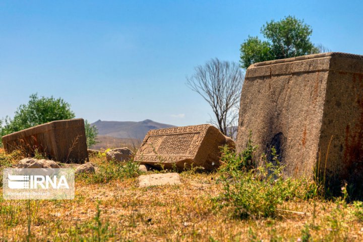 (تصاویر) گورستان ارامنه سیرک و معموره