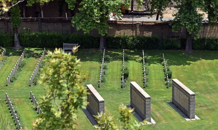 (تصاویر) متفاوت‌ترین قبرستان خارجی‌ها در قلب تهران