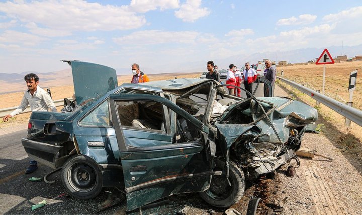 (تصاویر) تصادف شدید دو خودرو در محور سمیرم به یاسوج