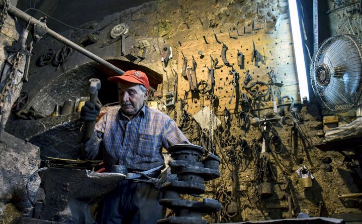 (تصاویر) آهنگری شغل رو به فراموشی