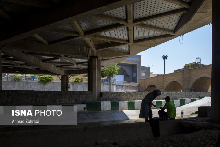 (تصاویر) گرمای ۵۰ درجه هوا در قم