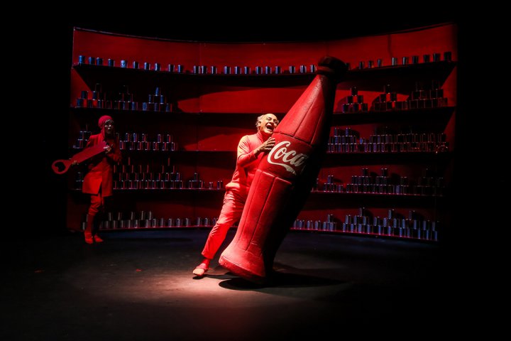(تصاویر) نمایش کوکاکولا