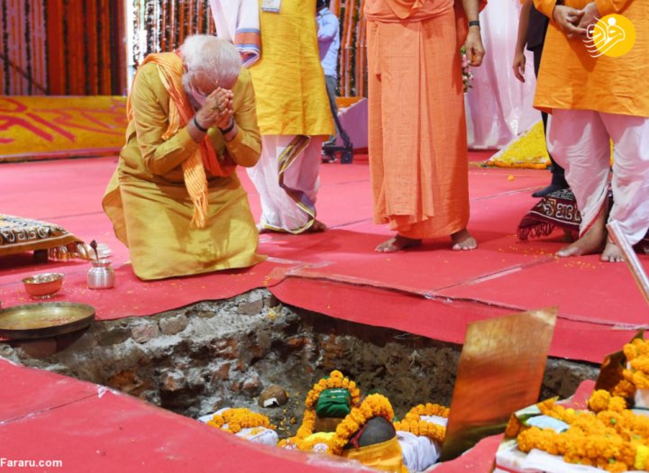 (تصاویر) نارندرا مودی در مراسم نصب سنگ بنای معبد هندوها به جای مسجد تخریب شده