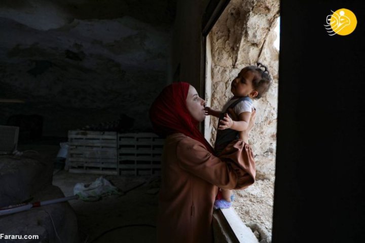 (تصاویر) زندگی خانواده فلسطینی در غار