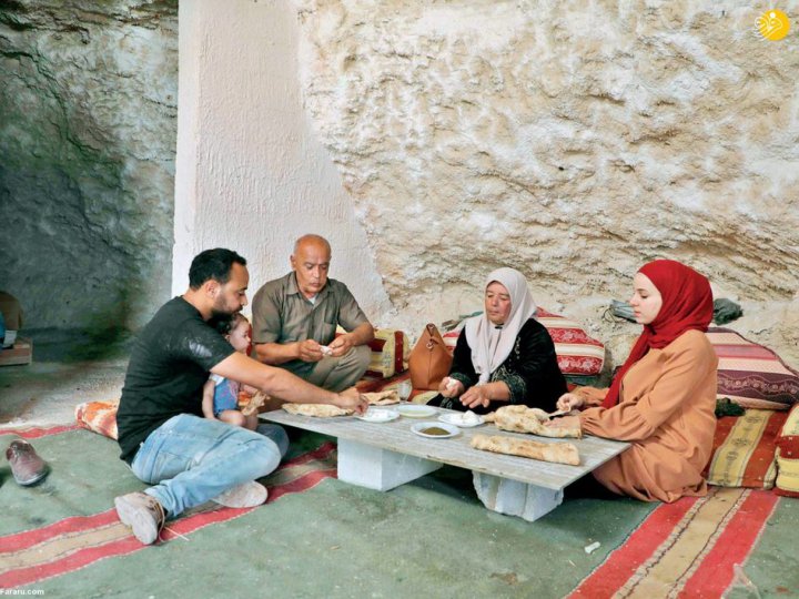 (تصاویر) زندگی خانواده فلسطینی در غار