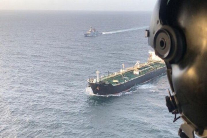 گزارش از توقیف بنزین ایران در راه ونزوئلا توسط آمریکا؛ سفیر ایران تکذیب کرد