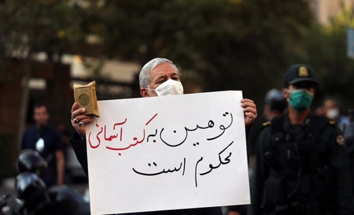 (تصاویر) تجمع اعتراضی مقابل سفارت سوئد در تهران