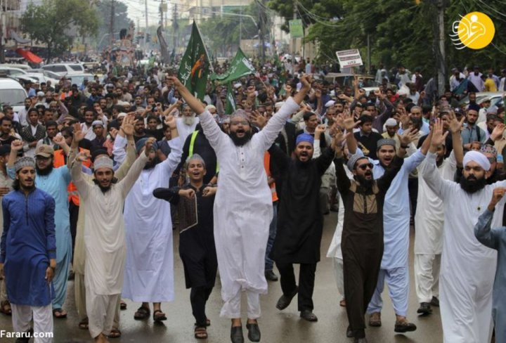 (تصاویر) خشم مسلمانان پاکستان از اهانت شارلی ابدو به ساحت پیامبر(ص)