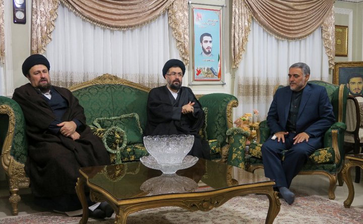 (تصاویر) حضور یادگاران امام در منزل مرحوم محمد عرب