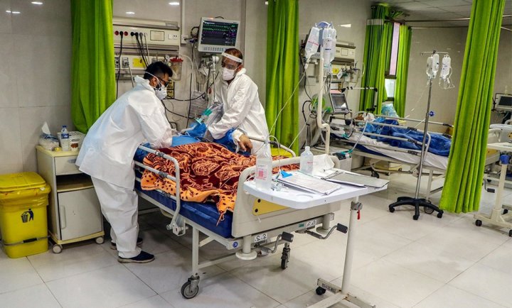 (تصاویر) خدمات رسانی طلاب به بیماران کرونایی