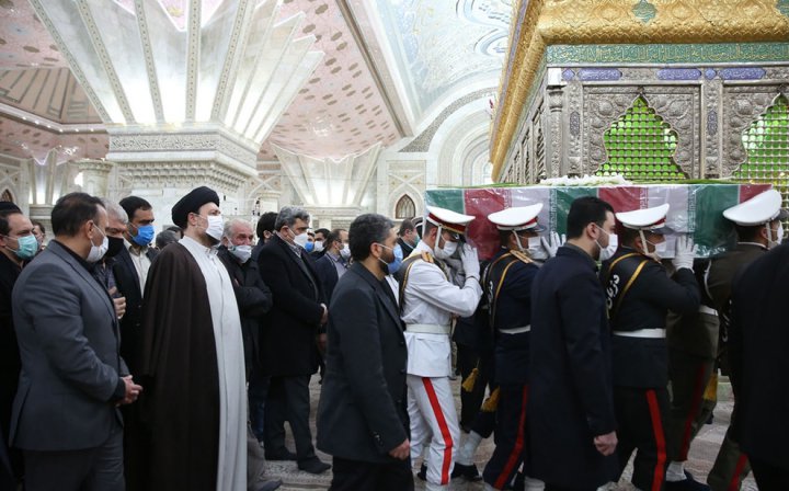 (تصاویر) وداع با پیکر شهید محسن فخری زاد در مرقد امام