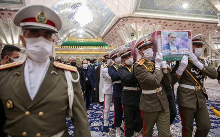 (تصاویر) وداع با پیکر شهید محسن فخری زاد در مرقد امام