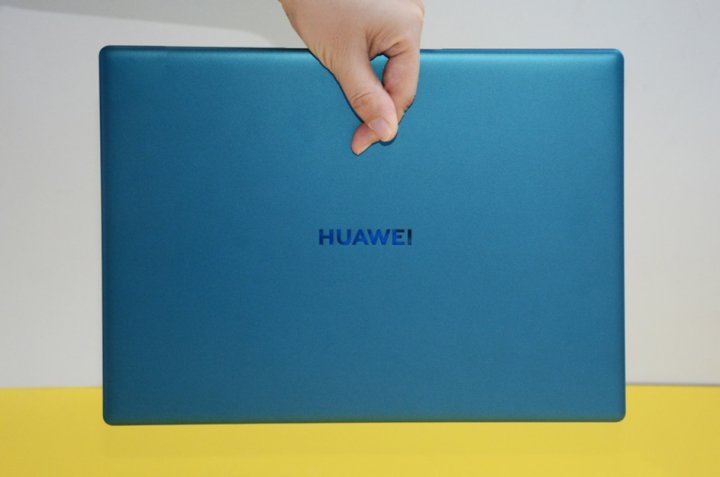 (تصاویر) به نازکی کاغد؛ پرچم‌دار هوآوی در بخش لپ‌تاپ Huawei Matebook X