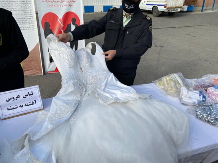 (تصویر) کشف لباس عروس شیشه‌ای در تهران
