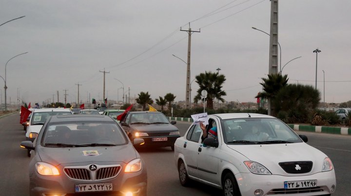 (تصاویر) راهپیمایی خودرویی در قم علیه ترور فخری زاده و مذاکره