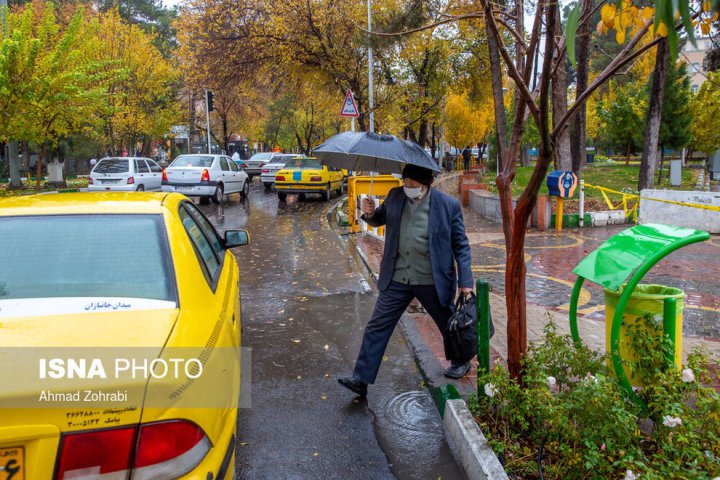 (تصاویر) باران برگ ریز پاییزی در قم