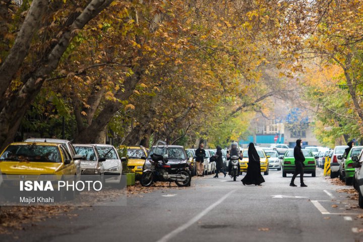 (تصاویر) برگ‌ریزان پاییز در خیابان‌های تهران