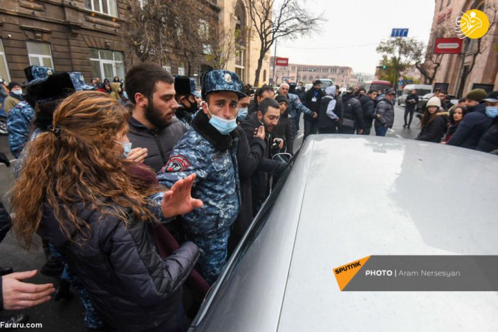 (تصاویر) خشم ارمنستانی‌ها از توافق آتش بس پاشینیان با آذربایجان