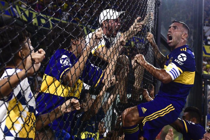 قهرمانی بوکا با گل توز به تیم مارادونا (عکس)