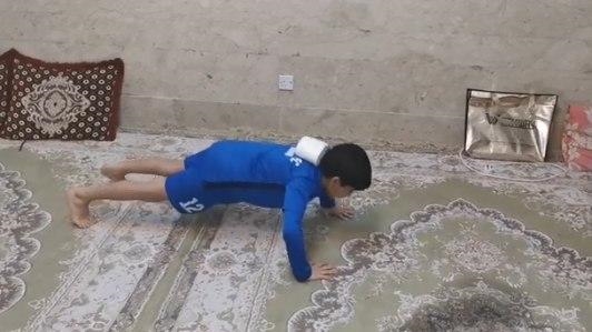 کودک افغان مسی و راموس را شکست داد