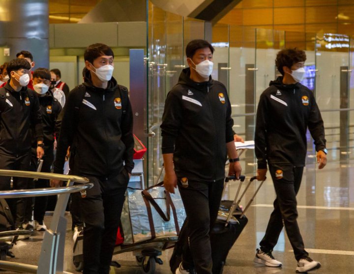 ورود دو تیم کره‎‌ای و یک تیم چینی به قطر (عکس)