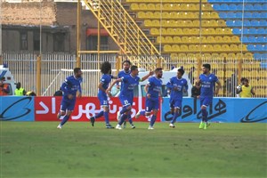 بازیکنان استقلال را با وساطت به هتل راه دادند