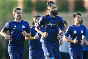 کدام بازیکن استقلال کمترین دریافتی را داشته است؟