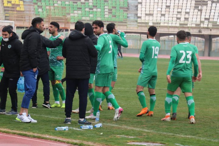 جدال دو تیمی که بردن را تعارف می‌زدند(عکس)