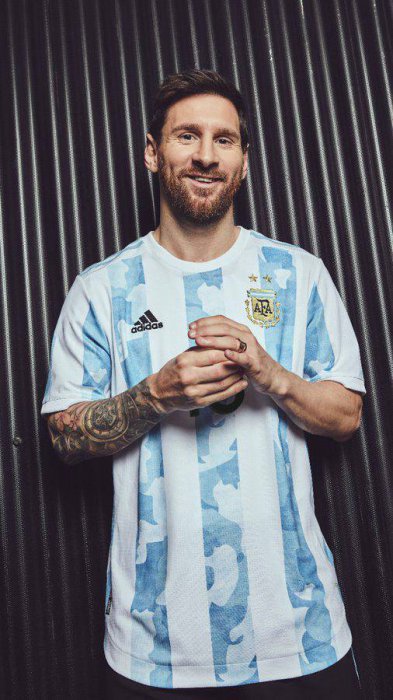 رونمایی از طرح جذاب پیراهن تیم ملی آرژانتین(عکس)