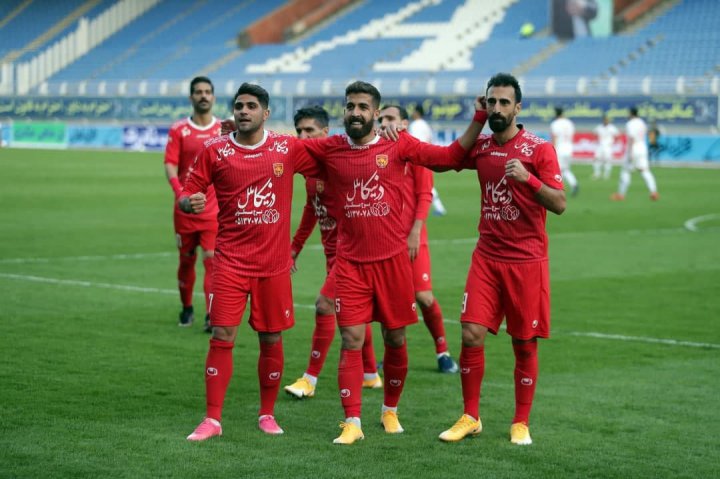 قاسمی‌نژاد: از خواندن سرنوشت من شاخ در می‌‌آورید