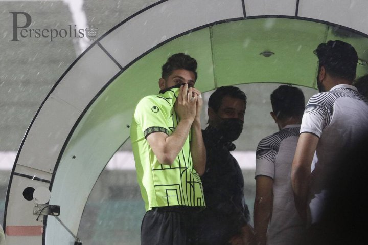 قاب یادگاری پرسپولیسیها در باران و طوفان (عکس)