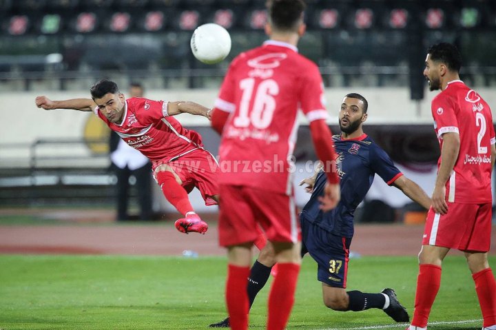 عقب‌تر از پرسپولیس پارسال تنه‌ به تنه با مدعیان