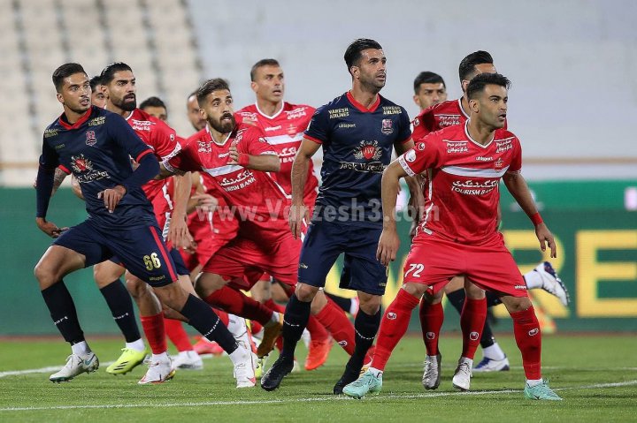 عقب‌تر از پرسپولیس پارسال تنه‌ به تنه با مدعیان