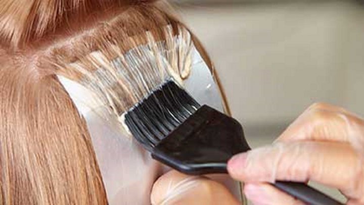 علایم و درمان های خانگی برای حساسیت به رنگ مو