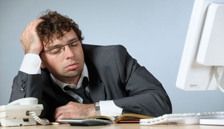 برای مقابله با اثرات کم خوابی در محیط کار چه کنیم؟