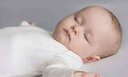 آیا نوزادان هم خواب می‌بینند؟ حقایق شگفت‌انگیز در مورد خواب نوزادان