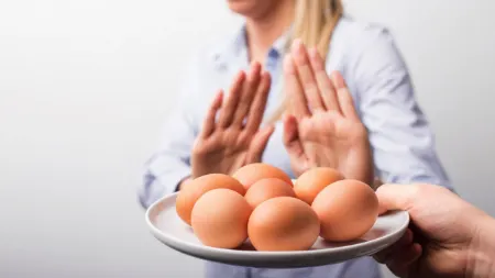 همه چیز درباره آلرژی به تخم مرغ: علائم، تشخیص و درمان