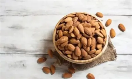 هسته زردآلو, بو دادن هسته زردآلو