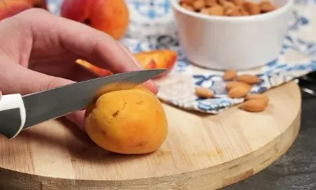 هسته زردآلو, بو دادن هسته زردآلو