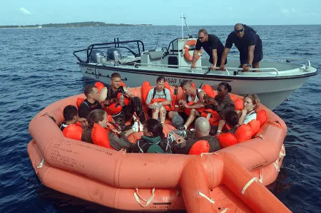 تجهیزات قایق نجات, انواع قایق نجات