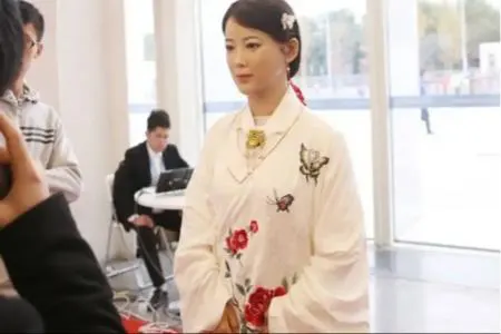 چین از ربات انسان نمای پیشرفته خود رونمایی کرد