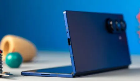 یک گوشی تاشوی متفاوت سامسونگ با نمایشگر عریض‌تر