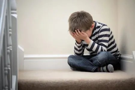 ترومای دوران کودکی چیست و چگونه درمان می شود؟