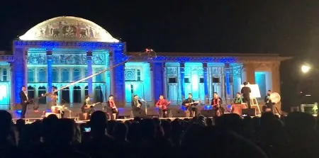 متن و ترانه آهنگ "چرا هر چیز شیرینی گناه است؟"