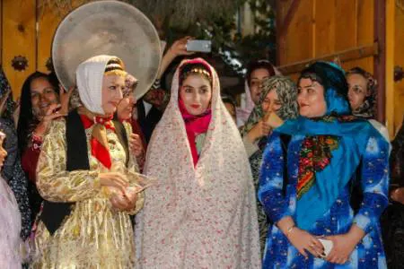 آداب و رسوم عروسی ایرانی, لباس عروس سنتی